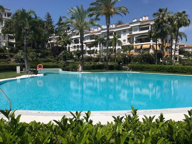 Hacienda Nagueles 1, 2 Bed 2 Bath, Large Terrace 400M From Beach Marbella Buitenkant foto
